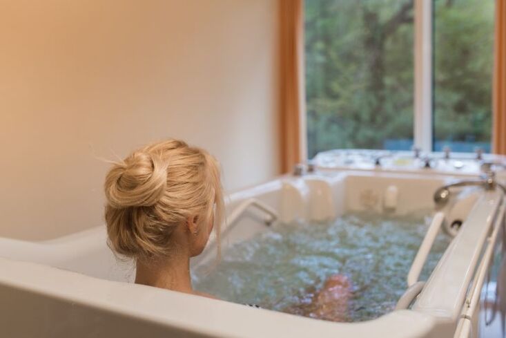 I bagni terapeutici dovrebbero essere presi per l'osteocondrosi toracica per non più di 15 minuti
